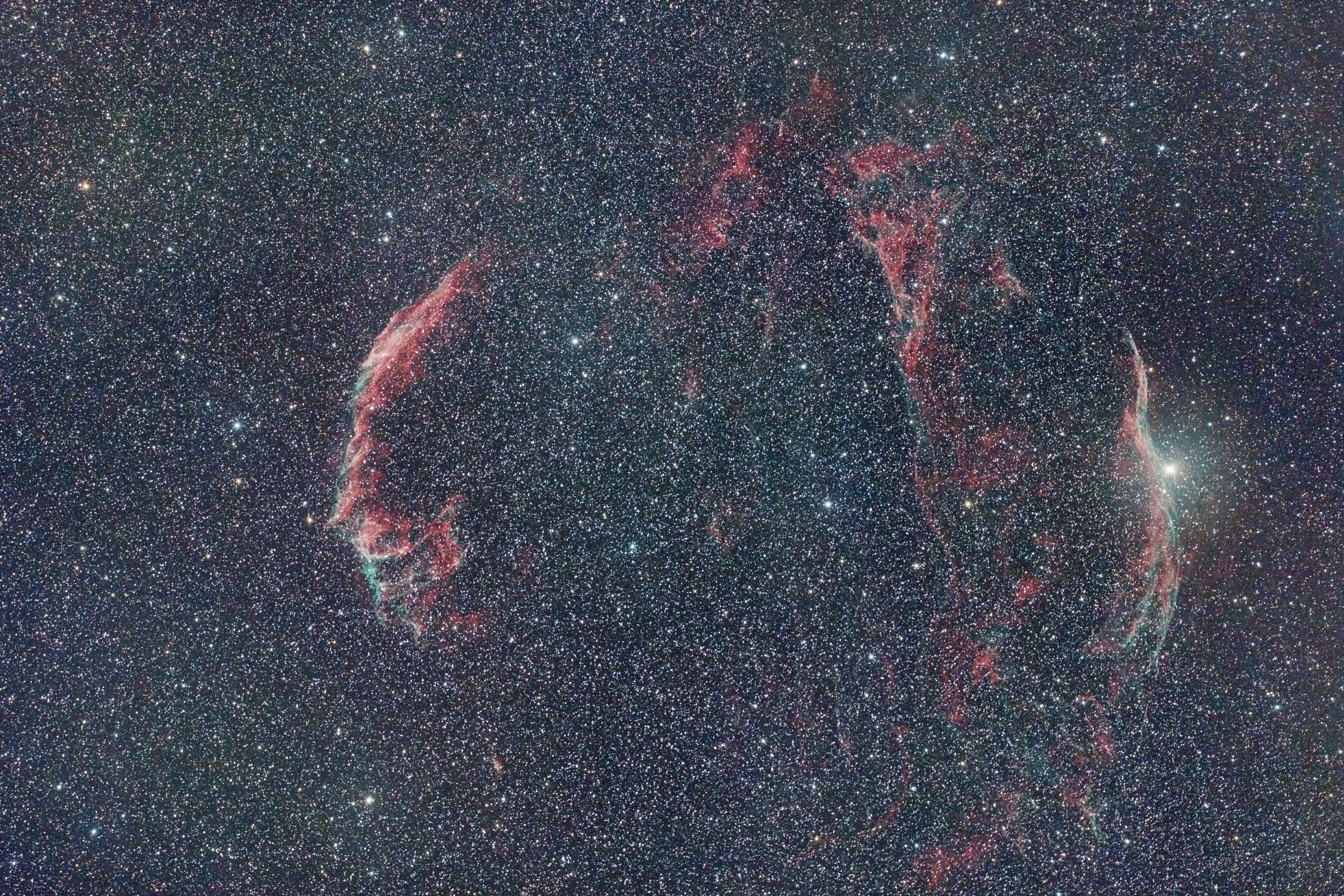 Veil Nebula 105-650 7704 D1 5DII 24x3mins ISO1600 multiple framing  C2.jpg