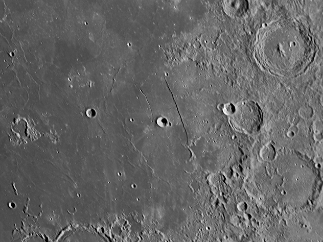 Moon_Straight wall_DMK 21AU618_AS_221810r.jpg