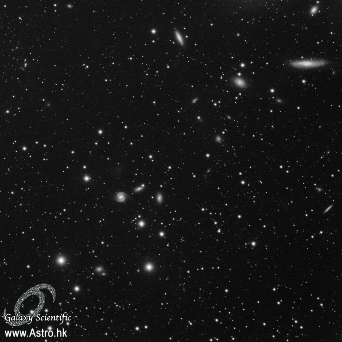 Markarian 32x900s L - crop 5.JPG