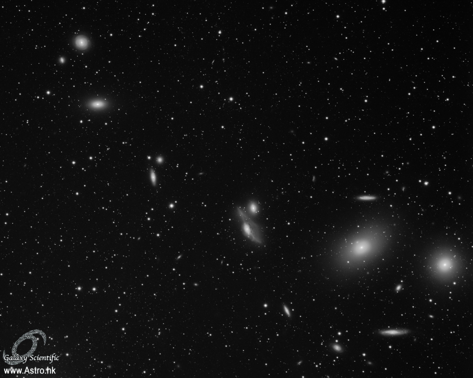 Markarian 32x900s L - crop 1.JPG